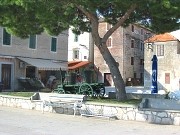 Tisno, la piazza